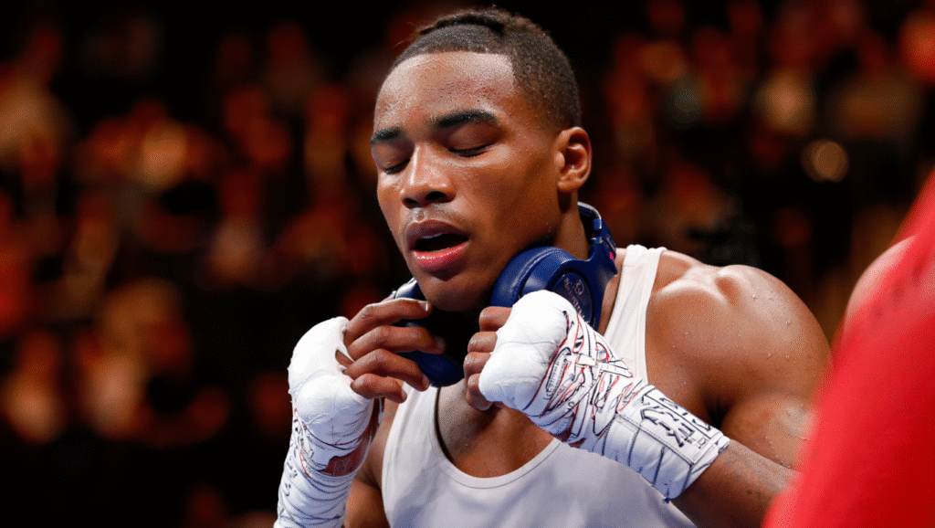 Il Silenzio: La Tua Palestra Mentale Invisibile Atleta pugile pratica allenamento mentale silenzioso con cuffie prima del match - resilienza e focus mentale nello sport